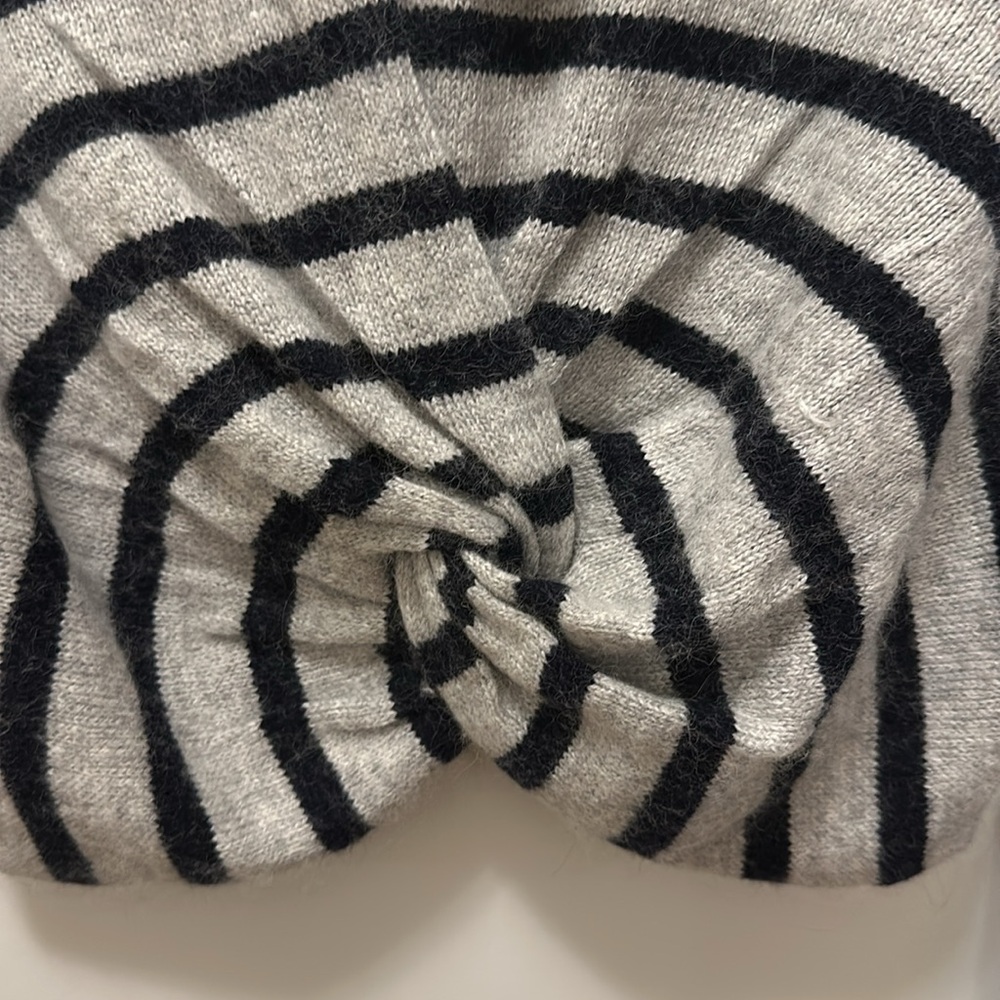 NWT Olivaceous Crop Sweater - Medium - Picture 3 of 5